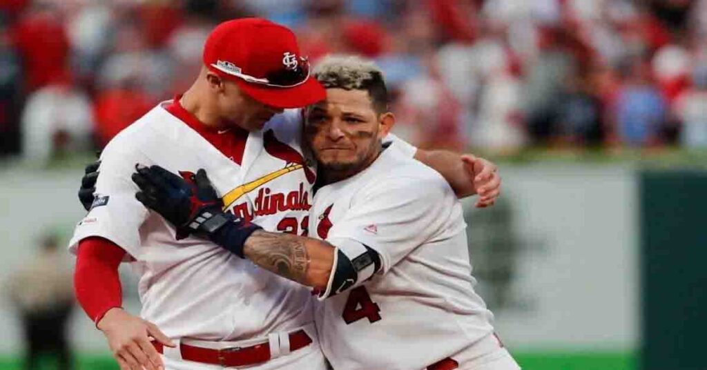 Aficionados y compañero de equipo de Yadier Molina se enojan con la mlb por no tomar en cuenta con guante de oro al boricua