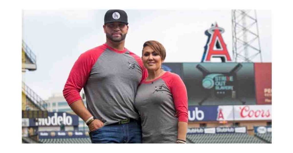 Llueven criticas al dominicano Pujols por solicitar divorcio cuando su esposa fue recién operada por un tumor cerebral