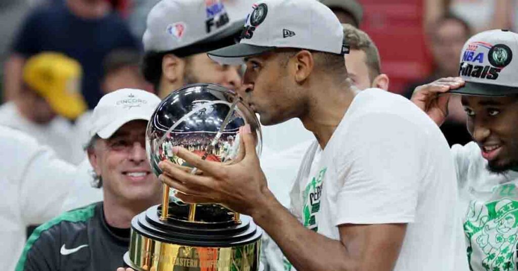 Dominicano Al Horford recibe bonos de 5 millones por llevar a boston a una finales