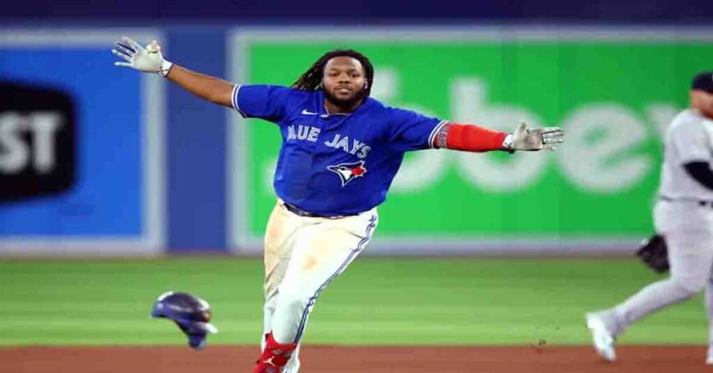 Cruciar momento donde los Yankees deciden picharle a Vladimir Guerrero jr con juego empate en la 10ma entrada