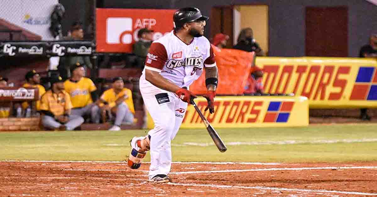 El jonrón de Edwin Espinal que decidió el partido entre Gigantes y Aguilas