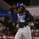 Oneil Cruz comienza a demostrar su poder en la liga dominicana