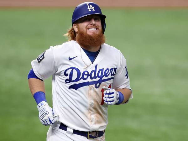 Justin Turner pacta con los Red Sox de Boston