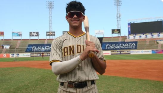 Prospecto venezolano firma  contrato millonario en dolar con San Diego, mejor que el hermano de Juan Soto y el hijo de Super Vladdy