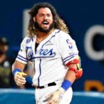 Medias Rojas de Boston firman a Jorge Alfaro apodado por los dominicanos como Aquaman