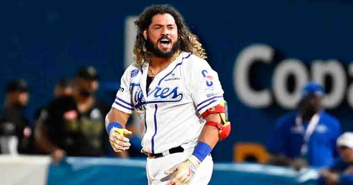 Medias Rojas de Boston firman a Jorge Alfaro apodado por los dominicanos como Aquaman