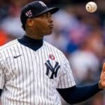 Arodis Chapman firma con los Kansas City Royals