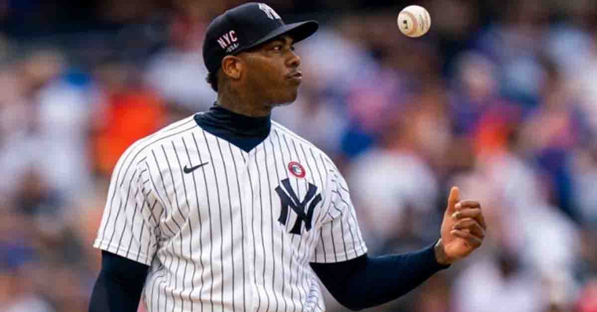 Arodis Chapman firma con los Kansas City Royals