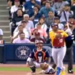 Descomunal majaguaso de Salvador Pérez en el clásico mundial venezuela vs Astros de Houston