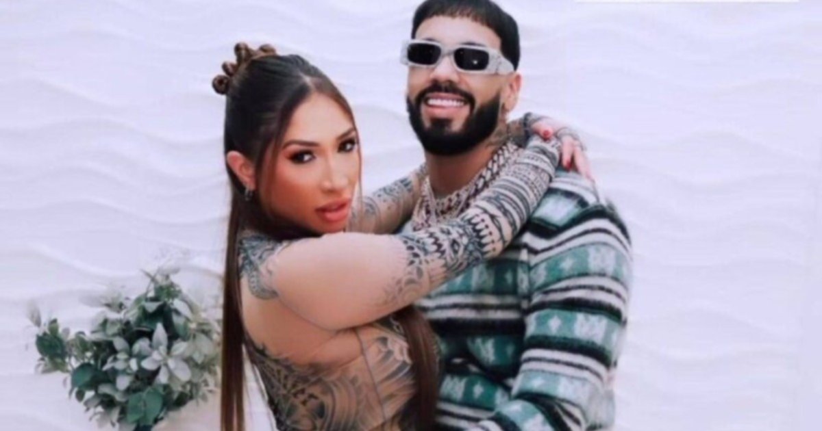 ¿Se le subieron los humos? Novia de Anuel AA maltrató a una fanática del cantante