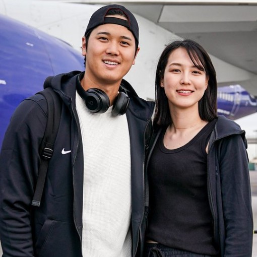 Se revela la foto de la esposa de Shohei Ohtani antes de su viaje a la Serie de Seúl de MLB