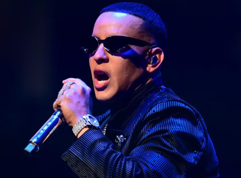 PRESENTADO POR Daddy Yankee estrena “D0n4nte de S4ngre”