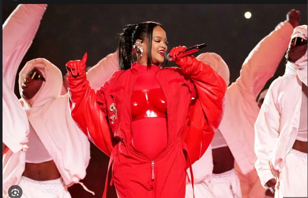 RIHANNA OFRECE UN CONCIERTO EN LA PREBODA DEL HIJO DEL HOMBRE MÁS RICO DE INDIA