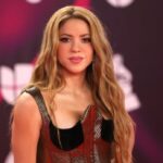 Captan a Shakira junto a actor de “Emily in Paris” en las calles de Nueva York