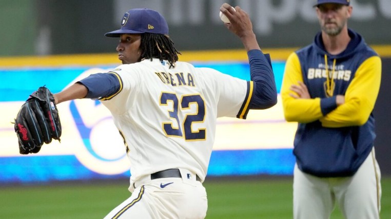 Experimentado pitcher dominicano asegura su lugar en el equipo campeón de la Serie Mundial