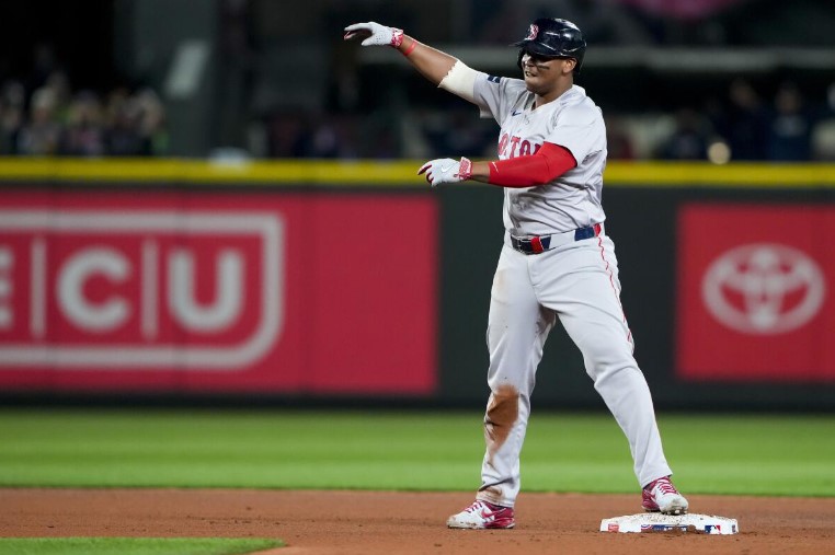 Rafael Devers queda fuera del lineup, ¿se dirige a la lista de lesionados?