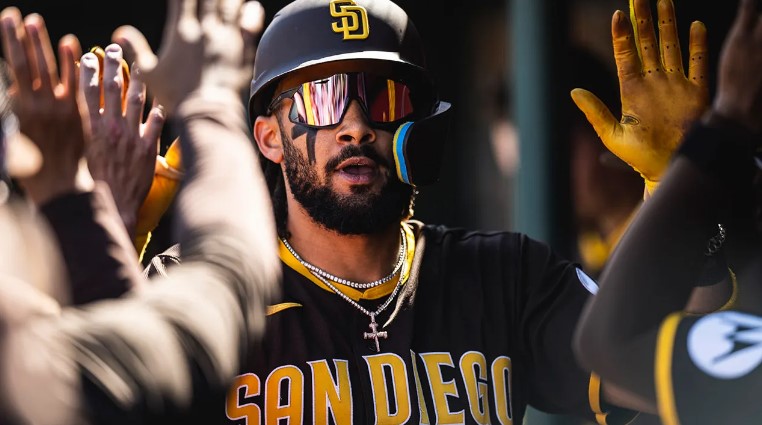 Fernando Tatis Jr. salva al nuevo as de los Padres con una espectacular atrapada