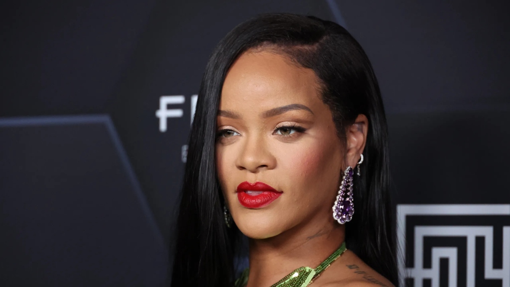 Rihanna lució irreconocible con su nuevo corte de cabello