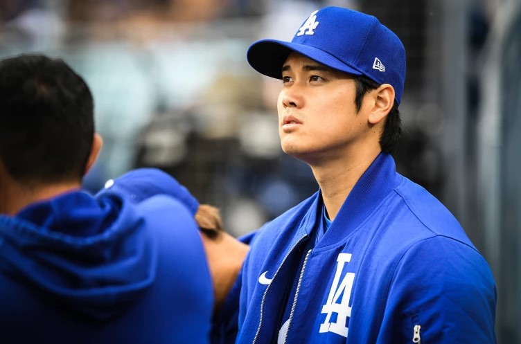 Shohei Ohtani sorprende al comenzar a lanzar con el brazo izquierdo