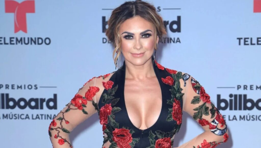 Aracely Arámbula presume en traje baño que tiene la “cinturita de avispa” más pequeña que Thalía (+imagen)