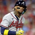 Ronald Acuña Jr. hace historia al romper un récord histórico para los Bravos de Atlanta.