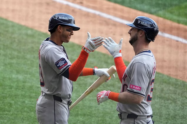 Astros de Houston logra back-to-back de cuadrangulares ante los Rockies en la Mexico City Series