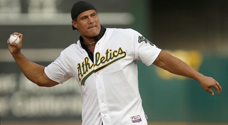 José Canseco reaparece y arremete contra el árbitro de MLB