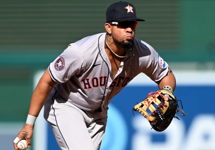 Astros activan a José Abreu tras su terrible inicio de temporada