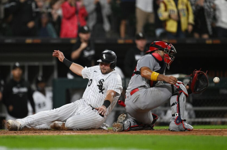 El juego entre Cardenales y Medias Blancas finaliza de forma sorprendente después de un retraso de 3 horas