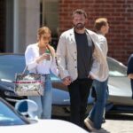 Jennifer López y Ben Affleck reaparecen juntos de la mano y sonrientes