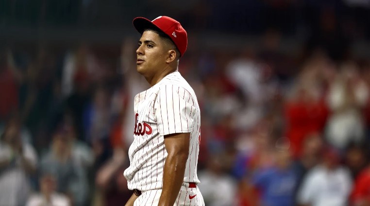 ¡Alerta en los Phillies! Ranger Suárez abandona el juego después de ser golpeado por una pelota