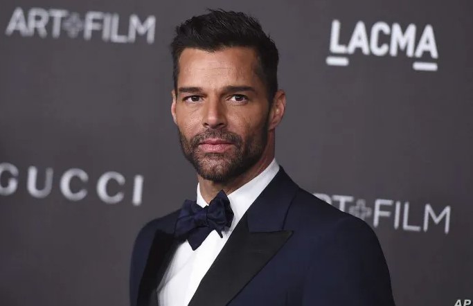 Ricky Martin graba con su móvil su nuevo vídeo musical