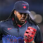 ¿Cometen los Azulejos un error al no cambiar a Vladimir Guerrero Jr.?