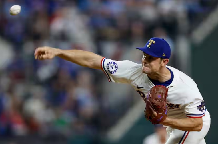 Un lanzador de los Rangers se convierte en el único en ponchar a Ohtani, Freeman y Betts en un mismo inning