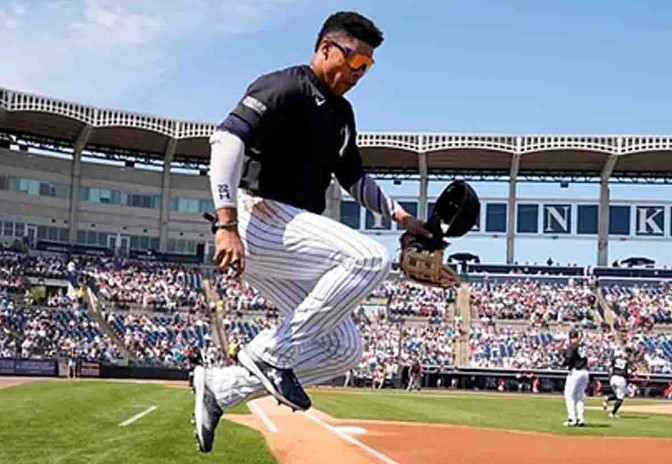 Juan Soto se retira del terreo de juego con los Yankees