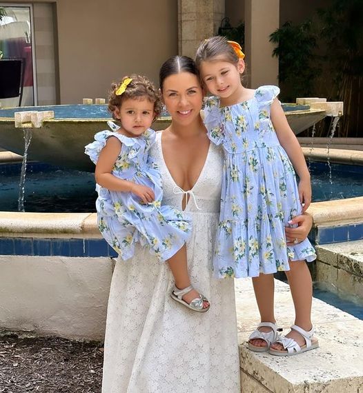 Ximena Duque decide que sus hijas no vayan a la escuela “para dejar que nuestra niña sea niña”