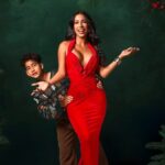 Figuras comparten sus fotografías de navidad junto a sus familias