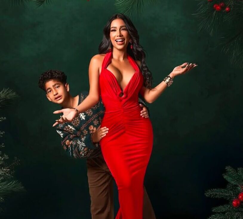 Figuras comparten sus fotografías de navidad junto a sus familias