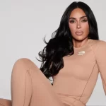 Kim Kardashian sufre fractura que la deja enyesada