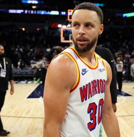 La reacción de Stephen Curry cuando un fan arrebató un regalo a un niño: nunca le habías visto así